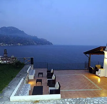 Sleeps 24 Pool Air Con Wifi Атрани